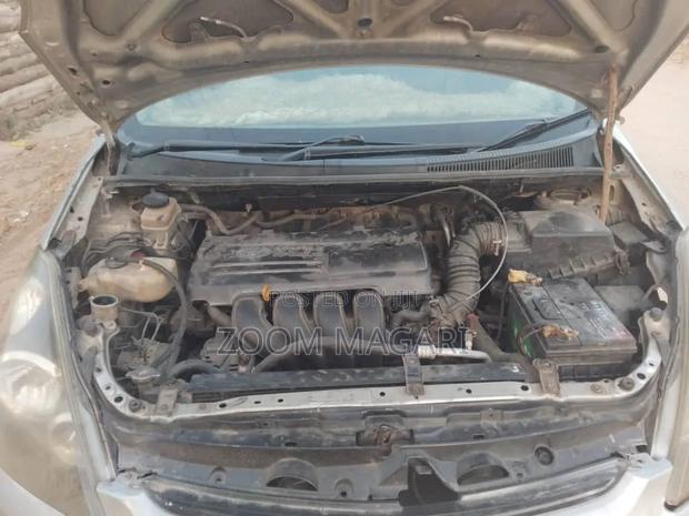 Toyota Wish 2003 Silver