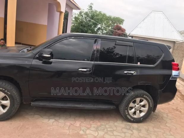 Toyota Land Cruiser Prado Kakadu 2018 Black