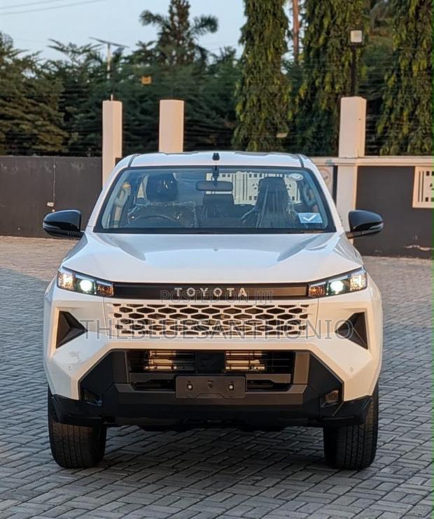 Toyota Hilux 2026 Pearl