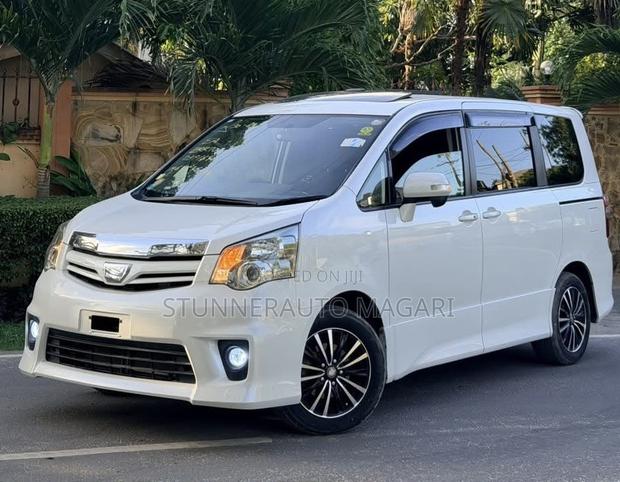 Toyota Noah 2011 White