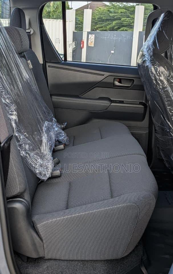 Toyota Hilux 2026 Gray