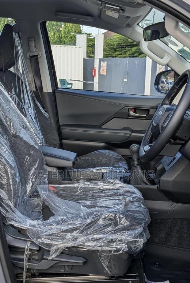Toyota Hilux 2026 Gray
