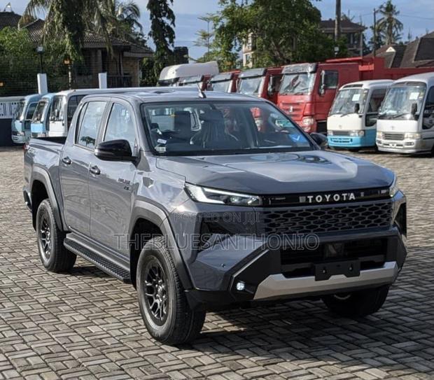 Toyota Hilux 2026 Gray