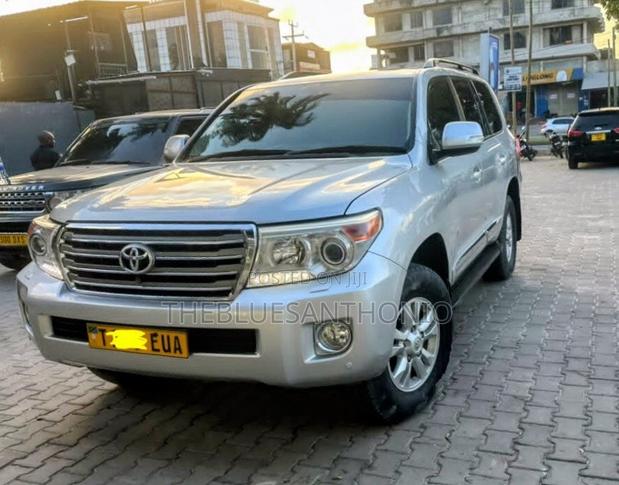 Toyota Land Cruiser 2015 Silver