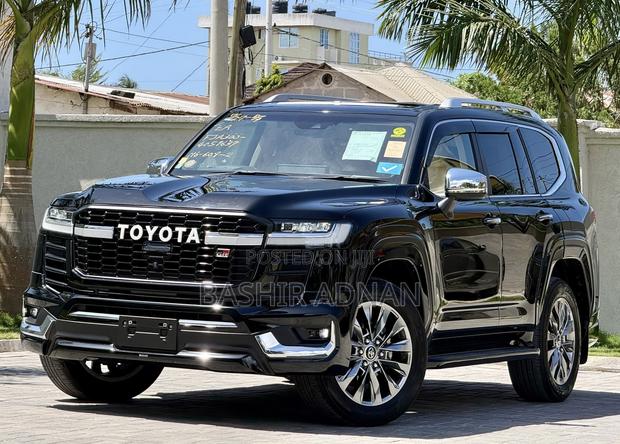 Toyota Land Cruiser LC300 2023 Matt Black