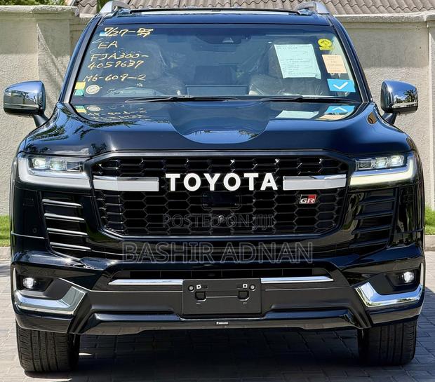Toyota Land Cruiser LC300 2023 Matt Black