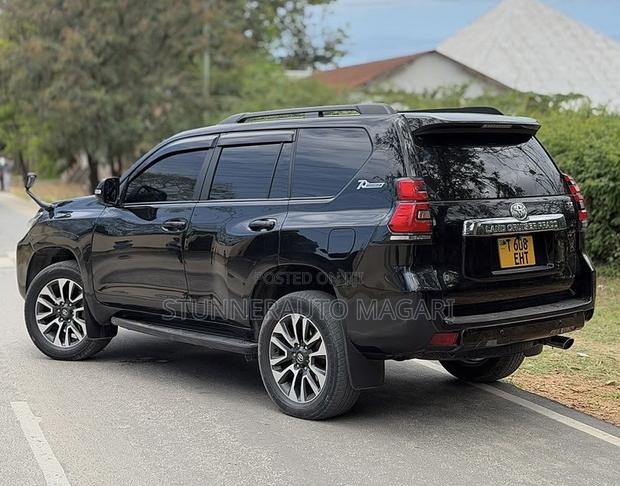 Toyota Land Cruiser Prado 2022 Matt Black