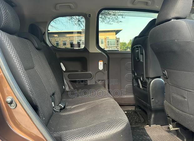 Toyota Porte 2015 Gray
