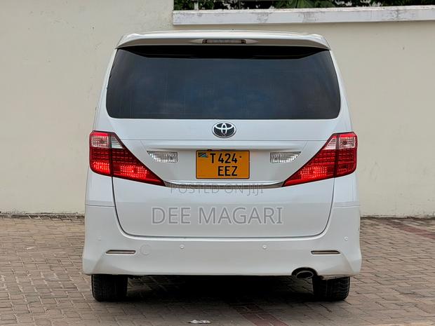 Toyota Vellfire 2009 White