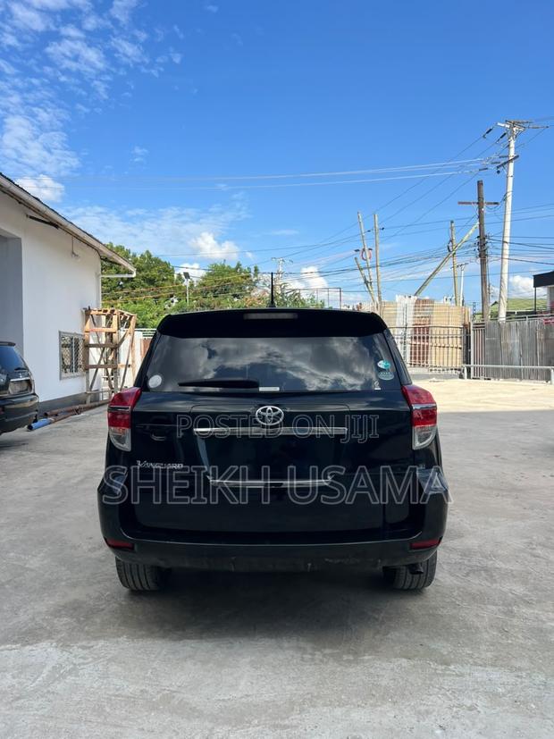Toyota Vanguard 2013 Black