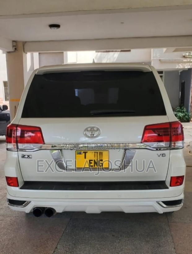 Toyota Land Cruiser 4.6 V8 ZX 2018 White
