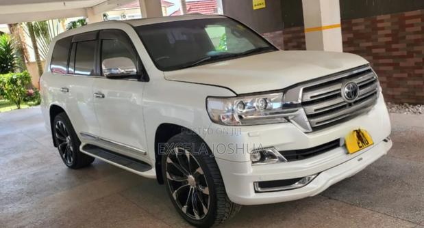 Toyota Land Cruiser 4.6 V8 ZX 2018 White