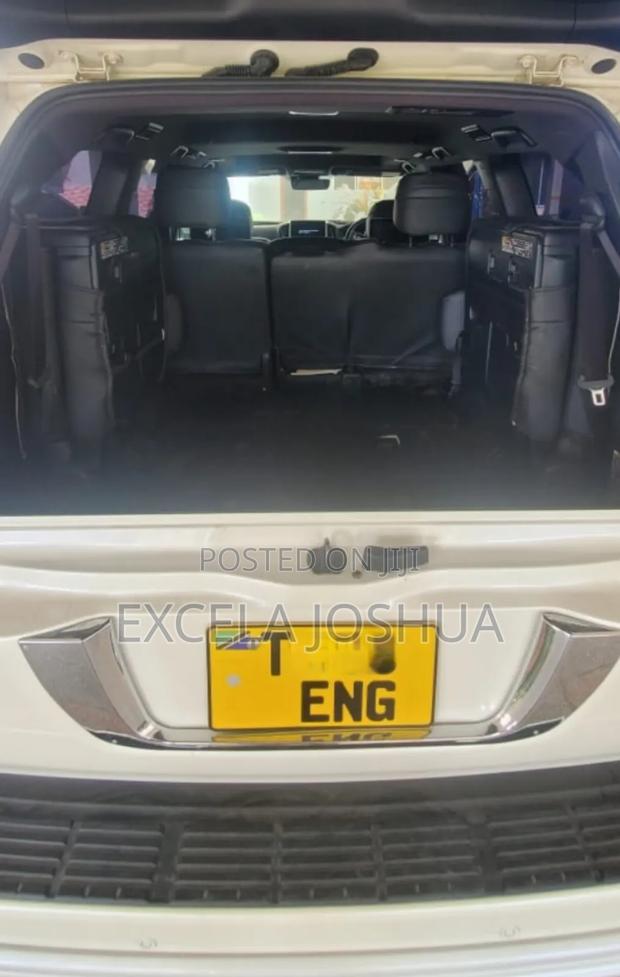 Toyota Land Cruiser 4.6 V8 ZX 2018 White