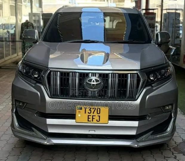 Toyota Land Cruiser Prado 2018 Gray