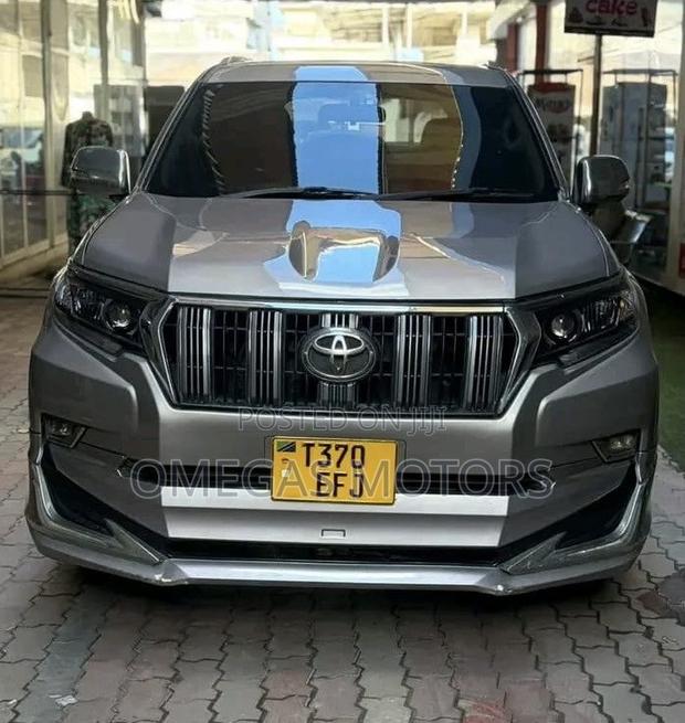 Toyota Land Cruiser Prado 2018 Gray