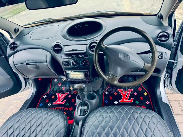 Toyota Vitz 2003 Silver