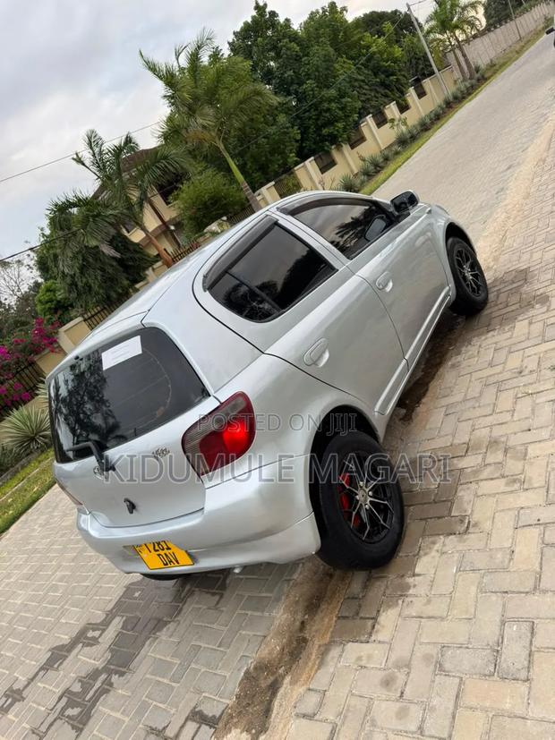 Toyota Vitz 2003 Silver