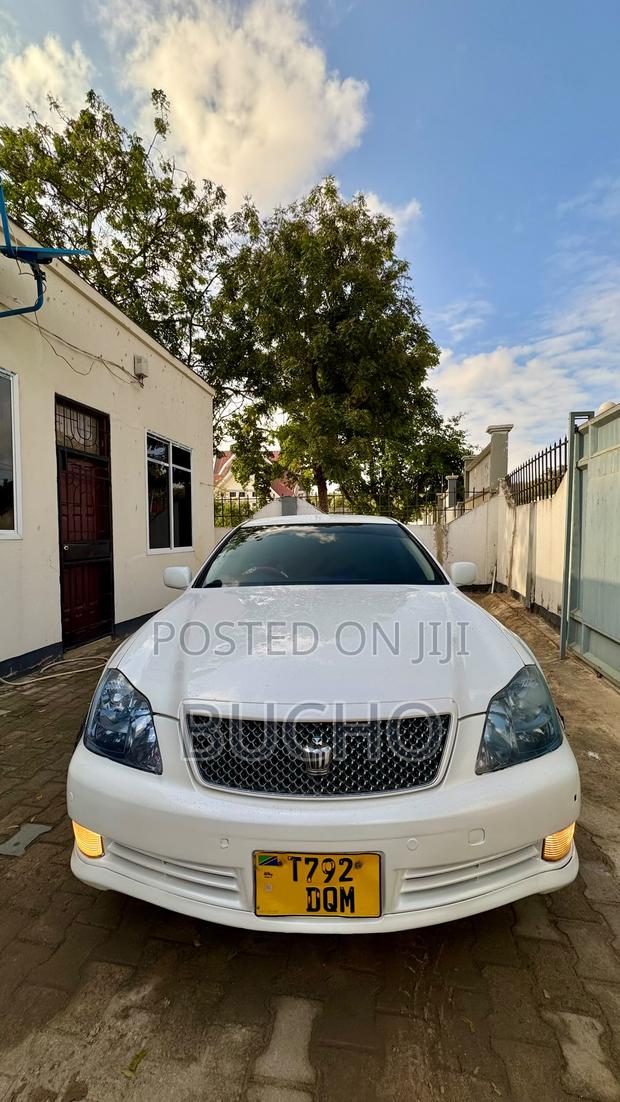 Toyota Crown 2006 White