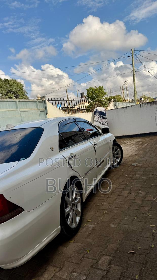 Toyota Crown 2006 White