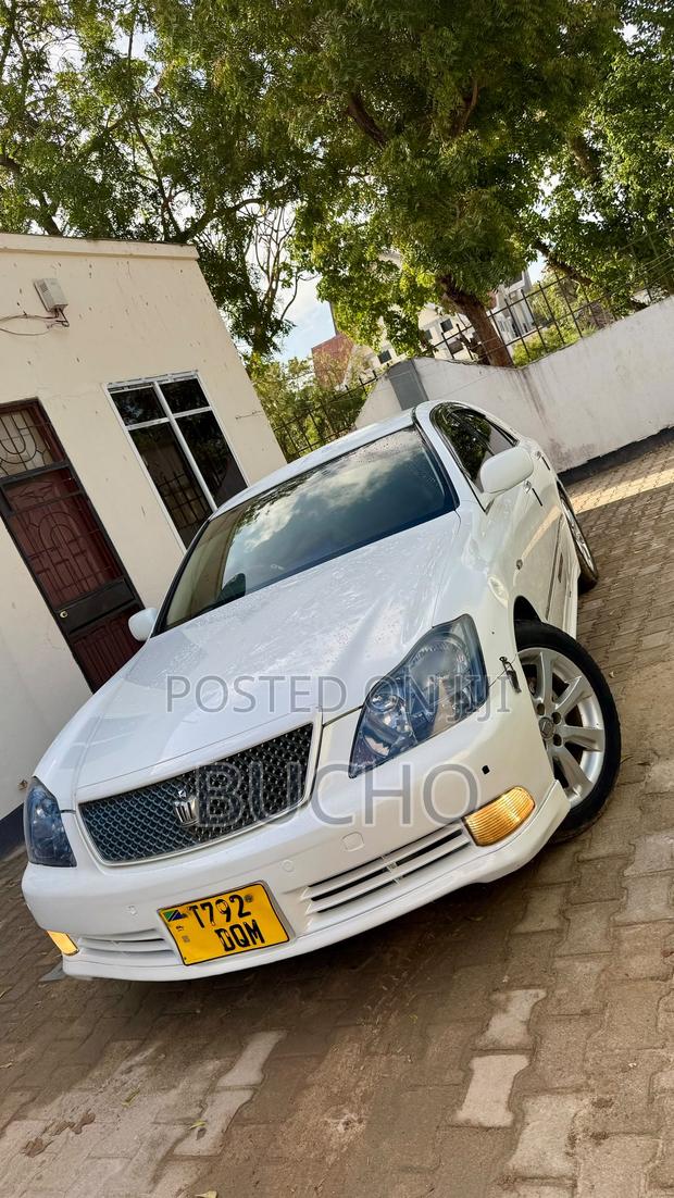 Toyota Crown 2006 White