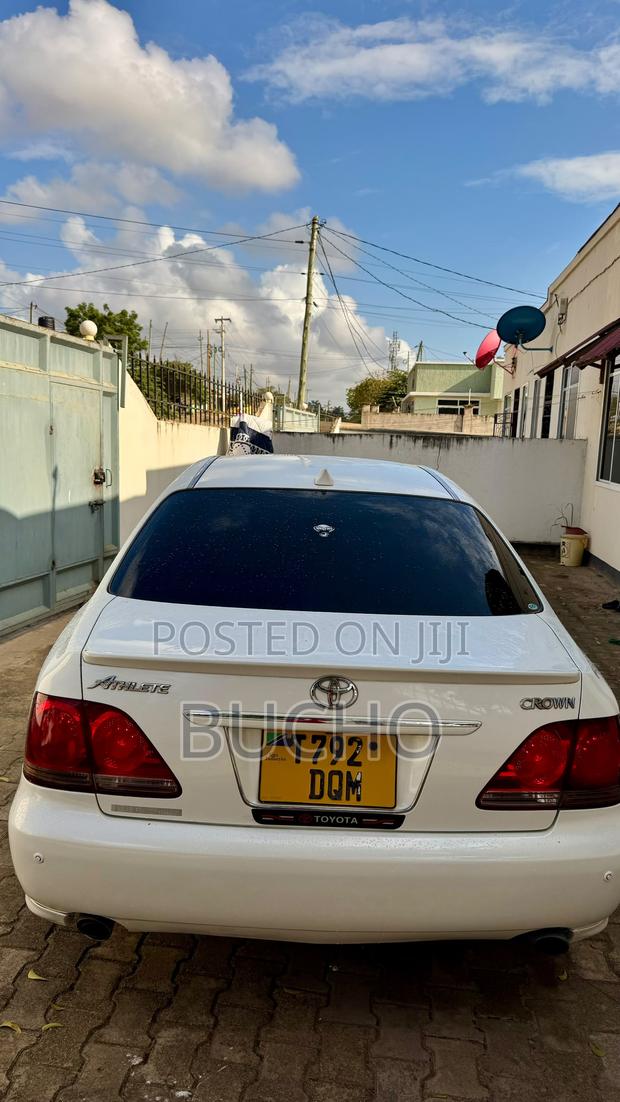 Toyota Crown 2006 White