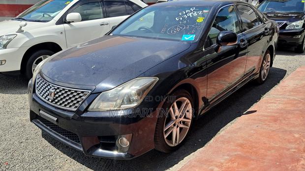 Toyota Crown 2010 Black