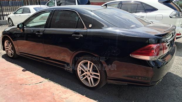 Toyota Crown 2010 Black