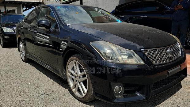 Toyota Crown 2010 Black