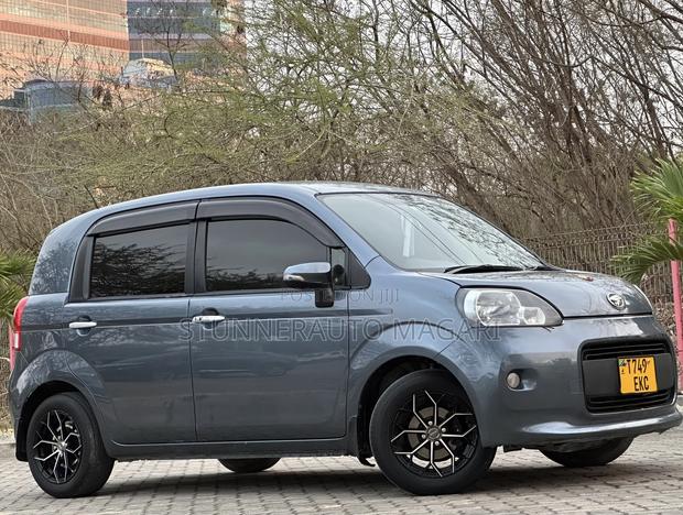 Toyota Porte 2015 Gray