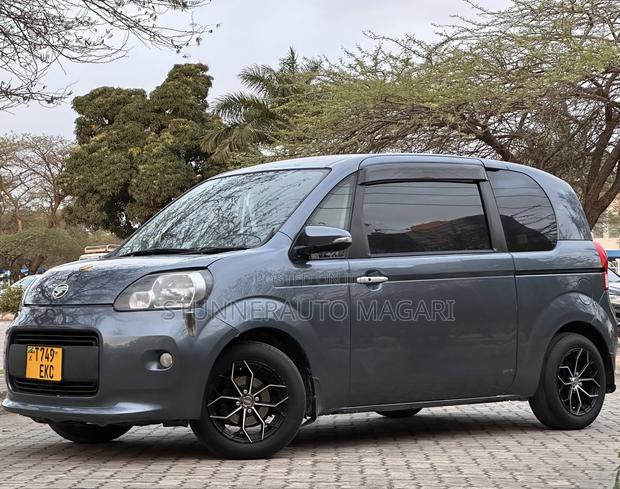 Toyota Porte 2015 Gray