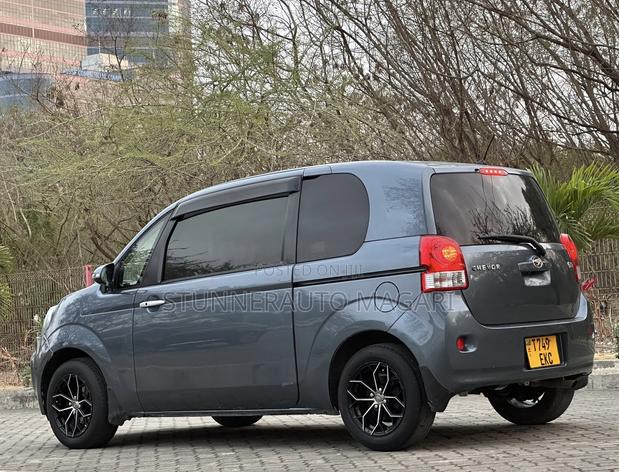 Toyota Porte 2015 Gray