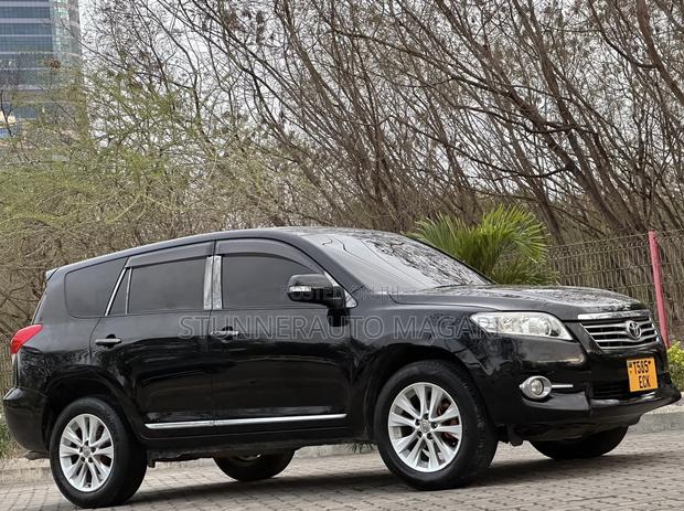 Toyota Vanguard 2010 Black