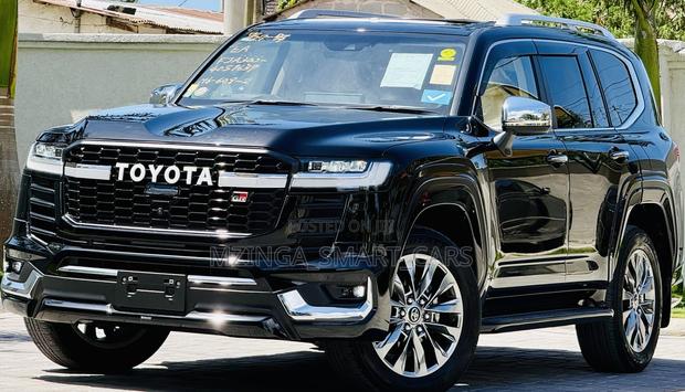 Toyota Land Cruiser LC300 2024 Black