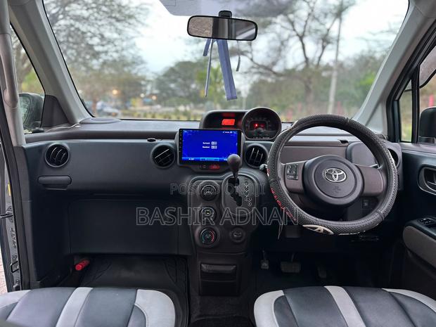 Toyota Porte 1.5 FWD 2015 Gray
