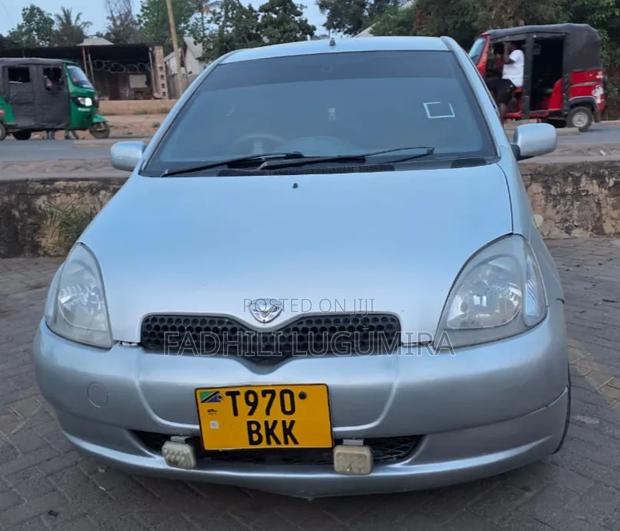 Toyota Vitz 2003 Silver