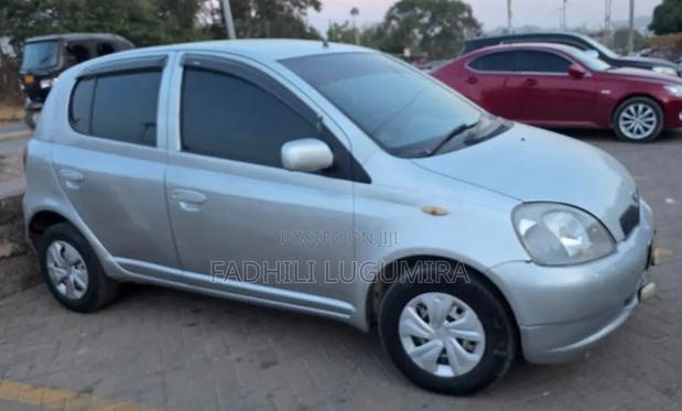 Toyota Vitz 2003 Silver