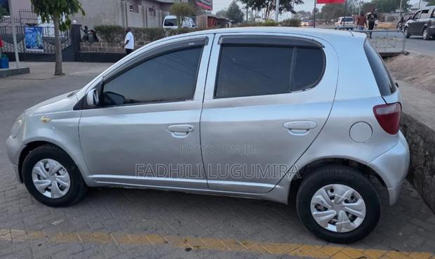 Toyota Vitz 2003 Silver