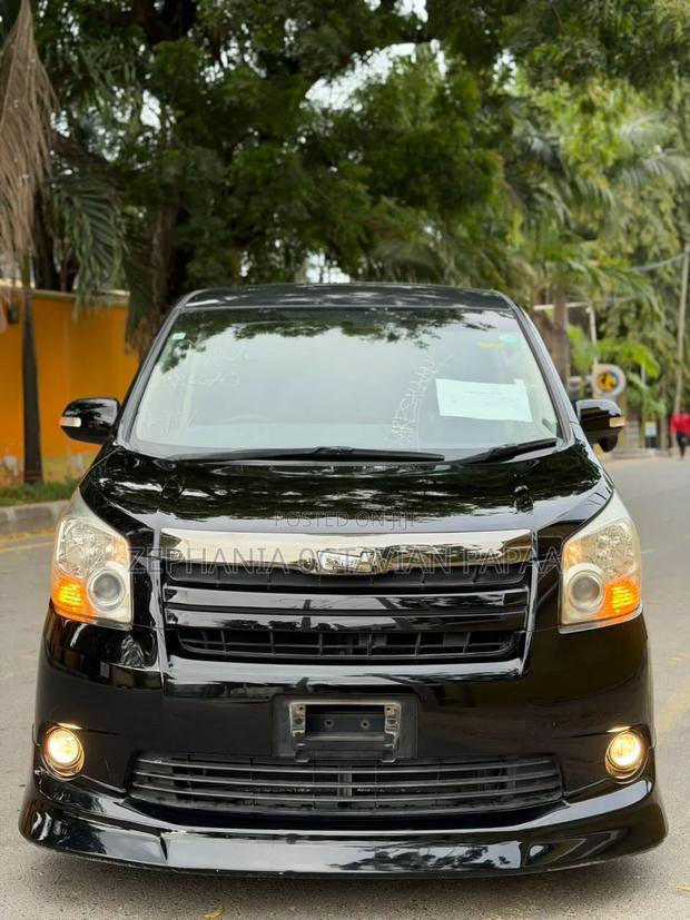 Toyota Noah 2009 Black