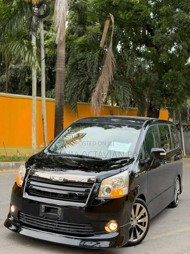 Toyota Noah 2009 Black