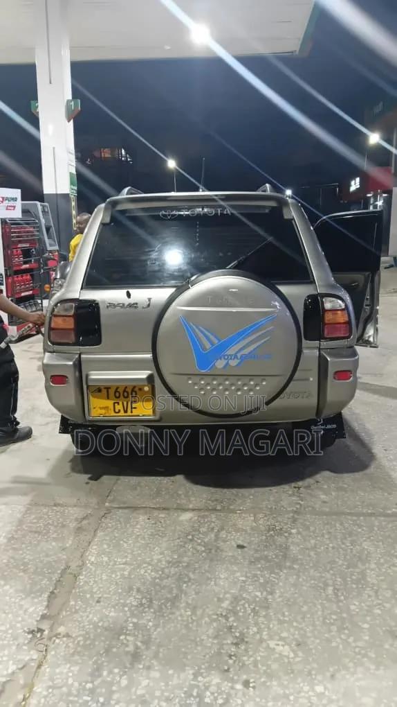Toyota RAV4 Base 4x4 1999 Silver