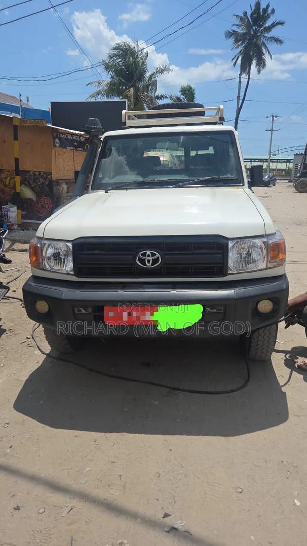 Toyota Land Cruiser 2021 White