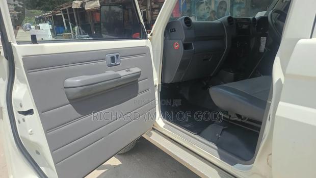 Toyota Land Cruiser 2021 White