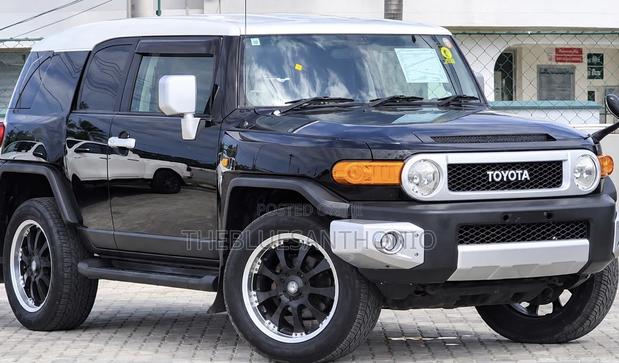 Toyota FJ Cruiser 2015 Black