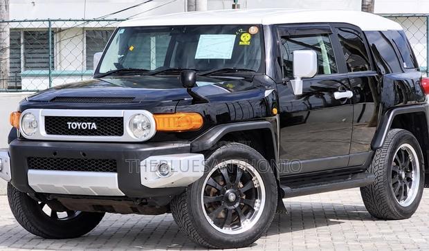Toyota FJ Cruiser 2015 Black