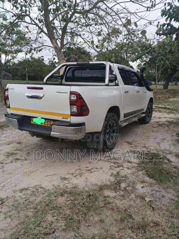 Toyota Hilux 2019 White