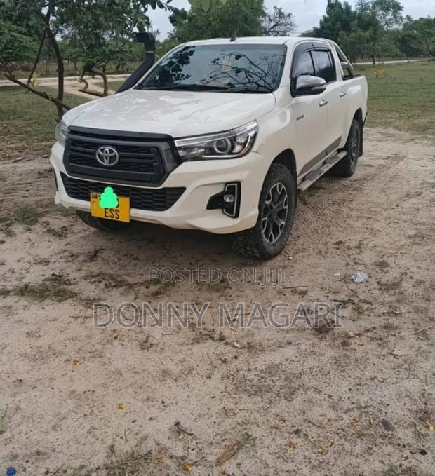 Toyota Hilux 2019 White