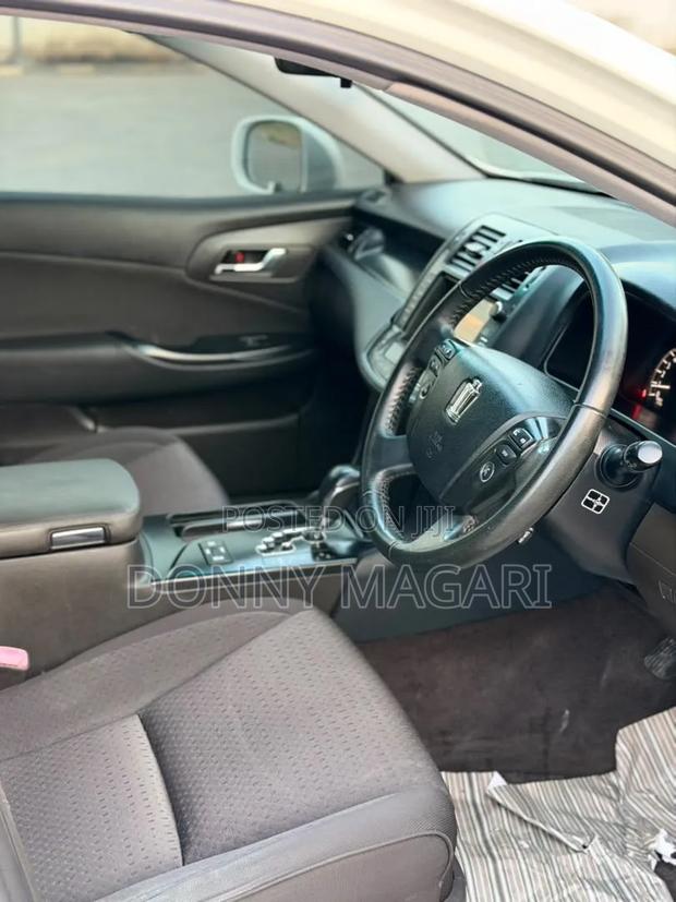 Toyota Crown 2015 White