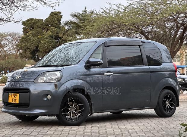 Toyota Porte 2015 Gray