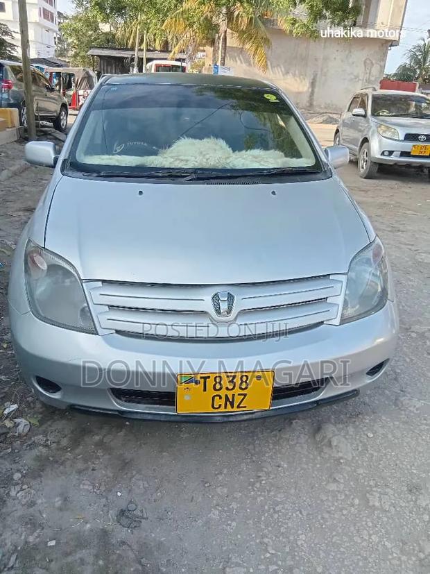 Toyota IST 2004 Silver