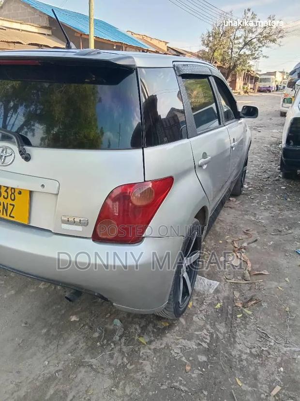 Toyota IST 2004 Silver